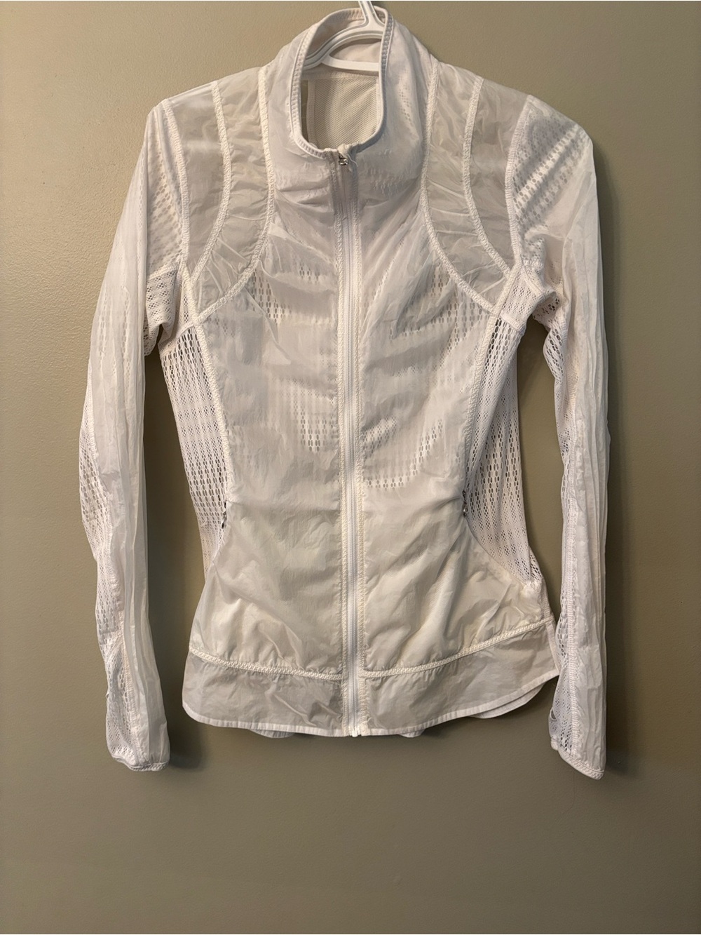 LULULEMON WHITE -  RUN, NOTHIN’ TO HIDE WHITE RUNNING JACKET Size 6